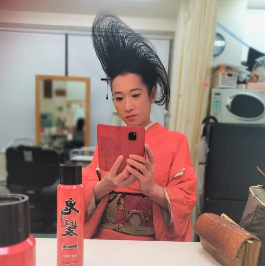 Amazon | 鬼髪ヘアスタイリングスプレーNo.6 赤鬼 250g 鬼キープ